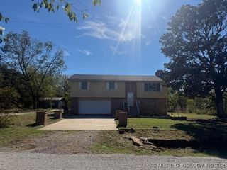 515 Oak Drive, Henryetta, OK 74437