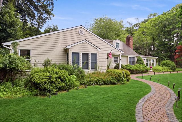 19 Eckernkamp Drive, Smithtown, NY 11787