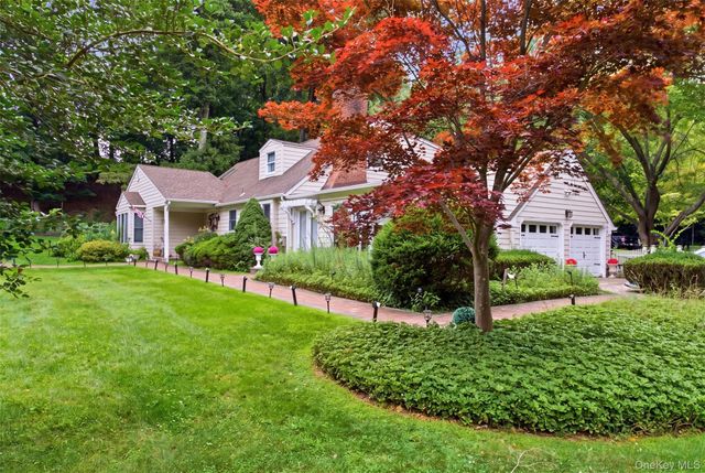 19 Eckernkamp Drive, Smithtown, NY 11787