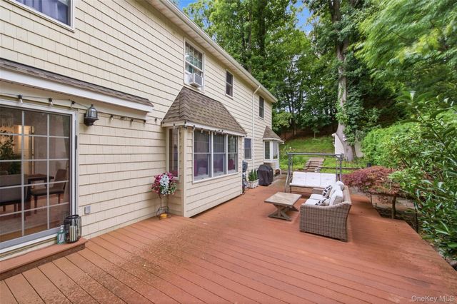 19 Eckernkamp Drive, Smithtown, NY 11787