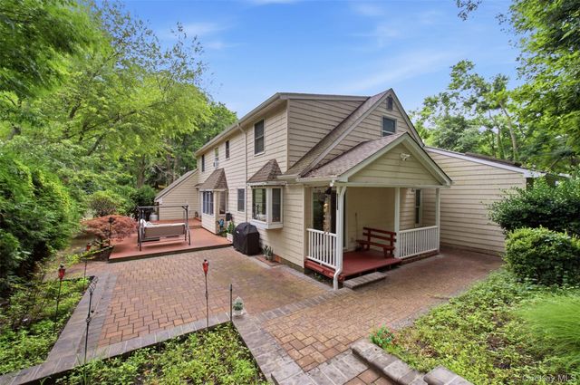 19 Eckernkamp Drive, Smithtown, NY 11787