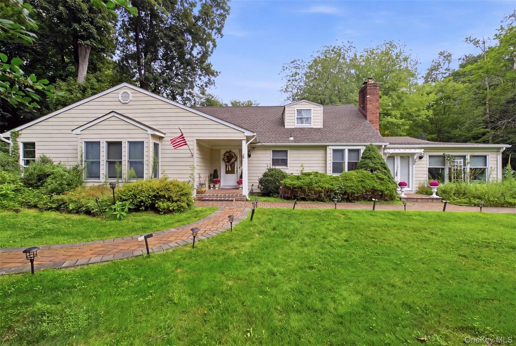 19 Eckernkamp Drive, Smithtown, NY 11787