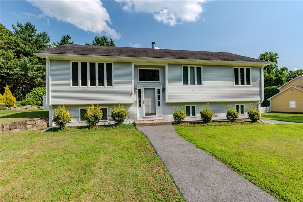 3 Hanton City Trail, Smithfield, RI 02917