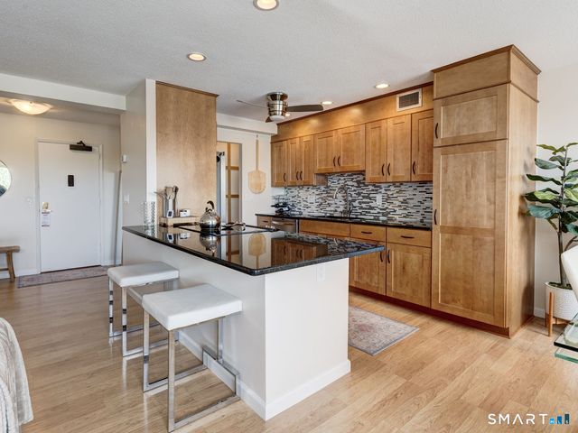 891 Farmington Avenue 6C, West Hartford, CT 06119