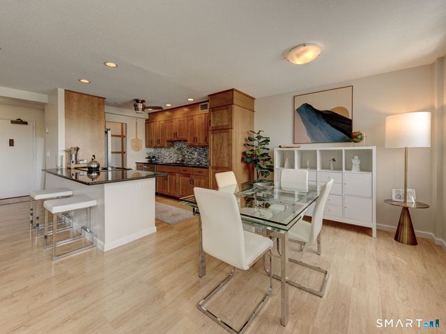 891 Farmington Avenue 6C, West Hartford, CT 06119