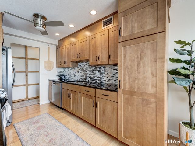 891 Farmington Avenue 6C, West Hartford, CT 06119