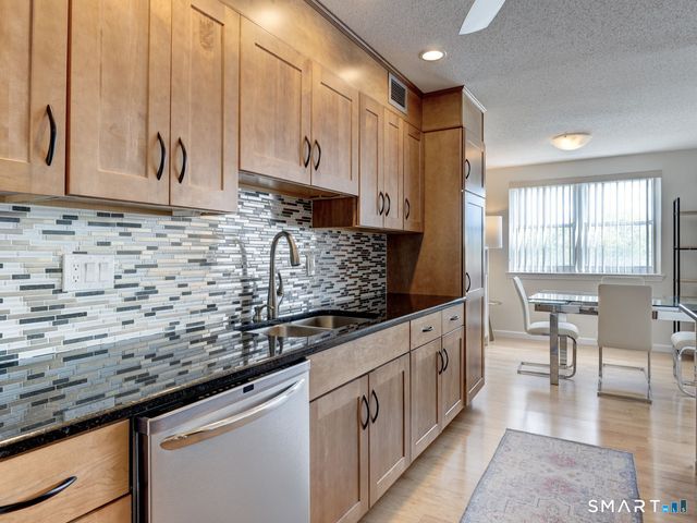 891 Farmington Avenue 6C, West Hartford, CT 06119