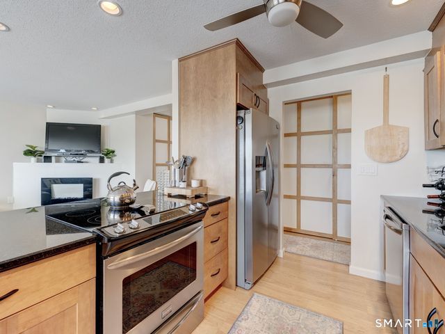 891 Farmington Avenue 6C, West Hartford, CT 06119