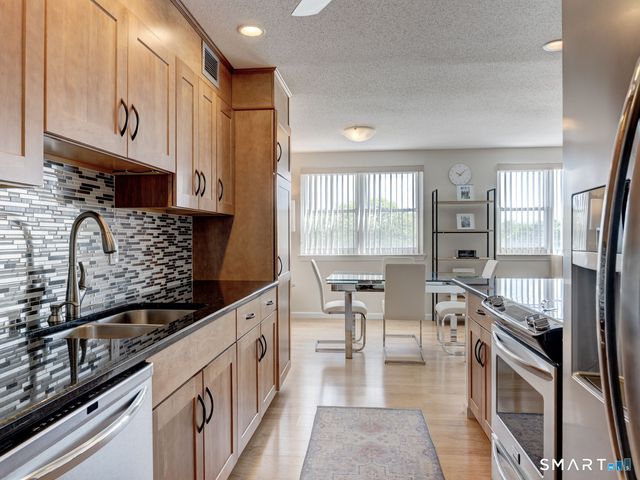 891 Farmington Avenue 6C, West Hartford, CT 06119