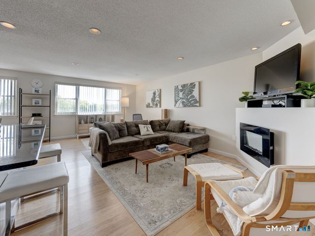 891 Farmington Avenue 6C, West Hartford, CT 06119