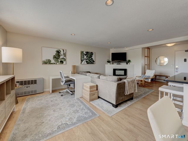 891 Farmington Avenue 6C, West Hartford, CT 06119