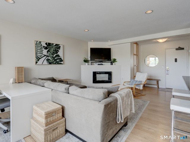 891 Farmington Avenue 6C, West Hartford, CT 06119