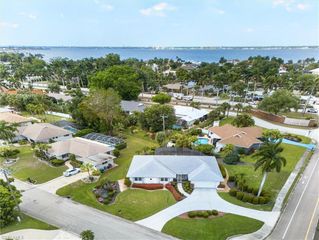 5148 Fairfield DR, Fort Myers, FL 33919
