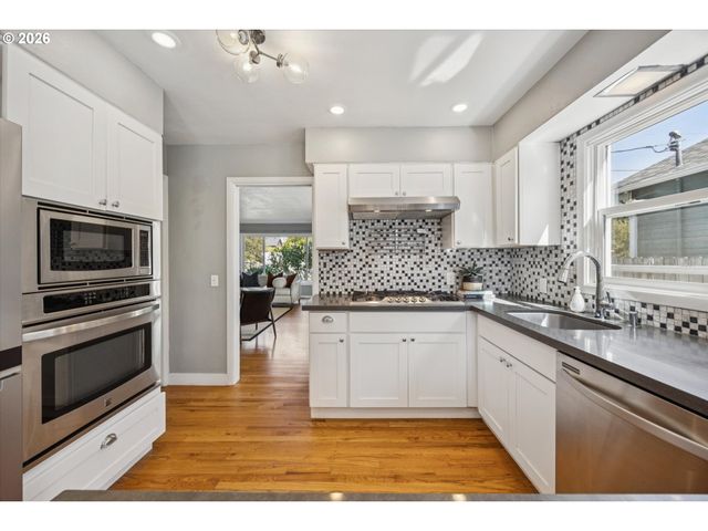 26 Ne STAFFORD St, Portland, OR 97211