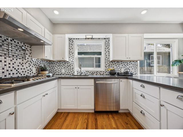 26 Ne STAFFORD St, Portland, OR 97211