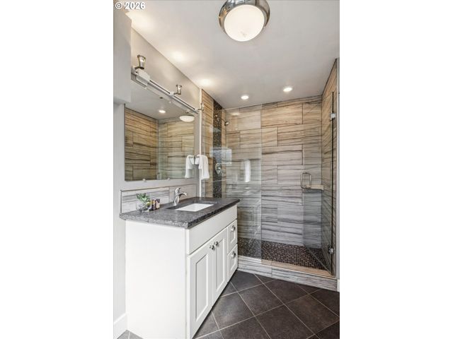26 Ne STAFFORD St, Portland, OR 97211