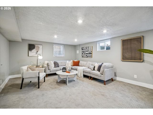 26 Ne STAFFORD St, Portland, OR 97211