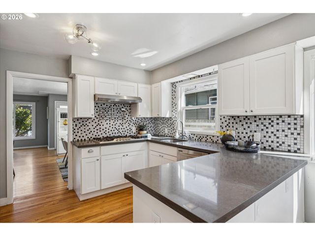 26 Ne STAFFORD St, Portland, OR 97211