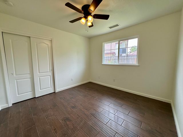 3030 W Orchard Avenue, Visalia, CA 93277