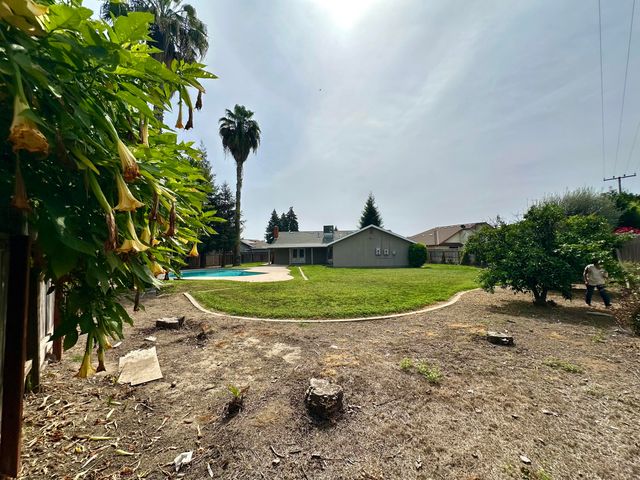 3030 W Orchard Avenue, Visalia, CA 93277
