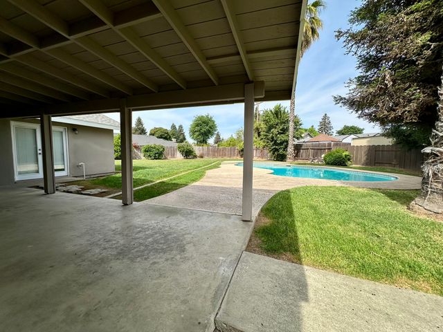 3030 W Orchard Avenue, Visalia, CA 93277
