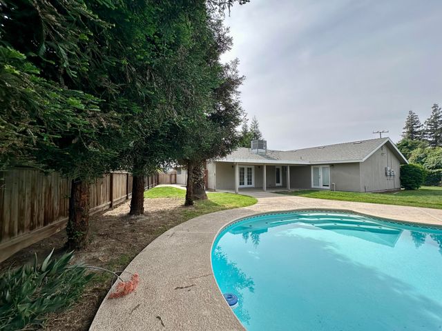 3030 W Orchard Avenue, Visalia, CA 93277