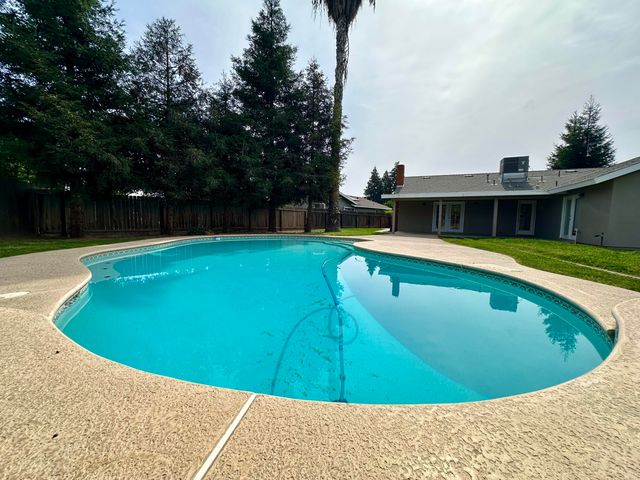 3030 W Orchard Avenue, Visalia, CA 93277