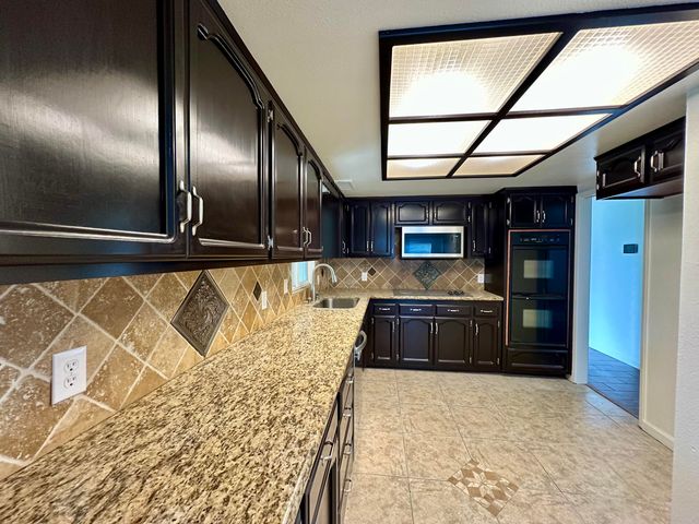 3030 W Orchard Avenue, Visalia, CA 93277