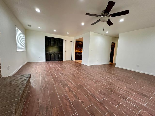 3030 W Orchard Avenue, Visalia, CA 93277