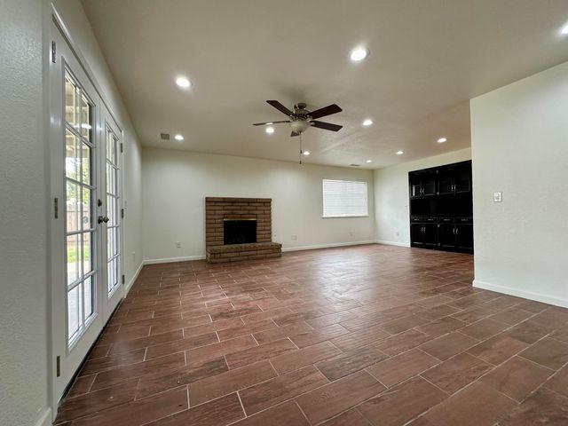 3030 W Orchard Avenue, Visalia, CA 93277