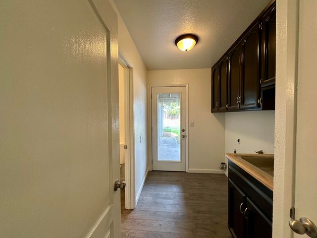 3030 W Orchard Avenue, Visalia, CA 93277