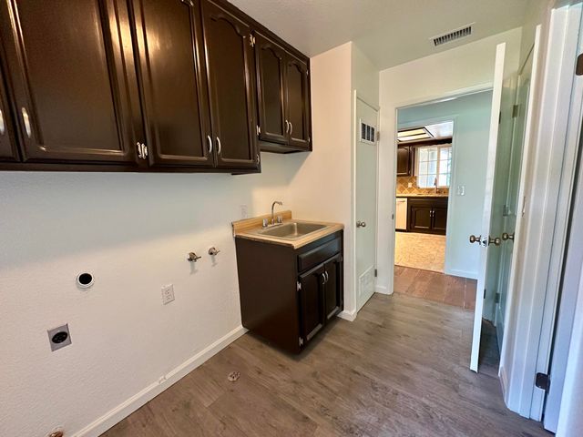 3030 W Orchard Avenue, Visalia, CA 93277