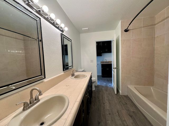 3030 W Orchard Avenue, Visalia, CA 93277