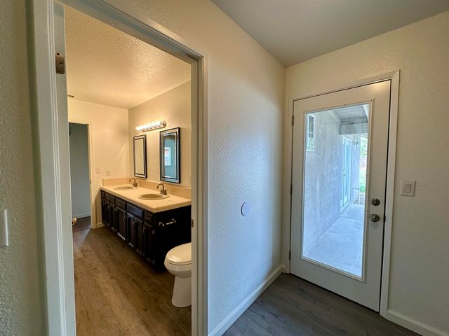 3030 W Orchard Avenue, Visalia, CA 93277