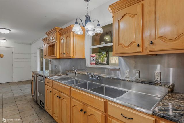 1902 Mccutcheon Avenue, Shreveport, LA 71108