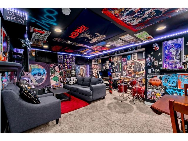 2201 Pontiac St, Denver, CO 80207