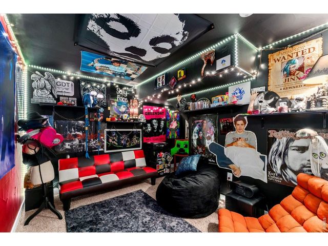 2201 Pontiac St, Denver, CO 80207