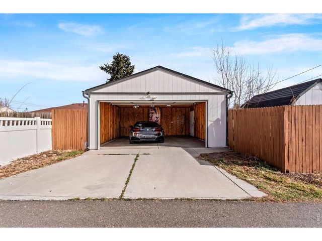 2201 Pontiac St, Denver, CO 80207