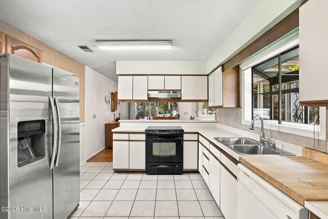 611 Camellia Lane, Sunset Beach, NC 28468