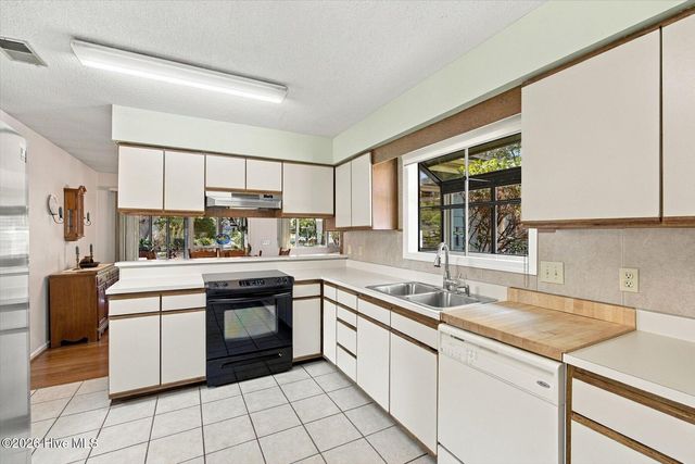 611 Camellia Lane, Sunset Beach, NC 28468