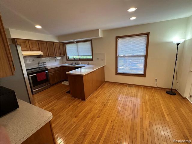 1339 Prosper Drive, Troy, MI 48098