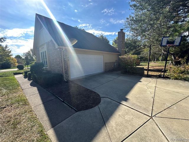 1339 Prosper Drive, Troy, MI 48098