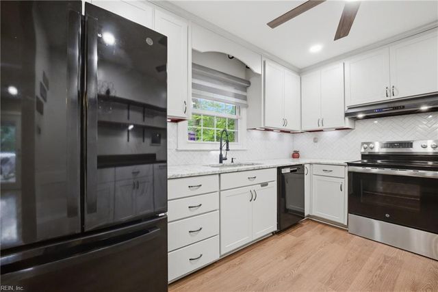 18 Ridgewood PW, Newport News, VA 23608