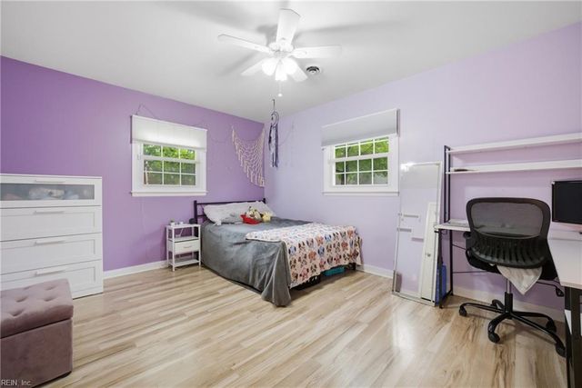 18 Ridgewood PW, Newport News, VA 23608