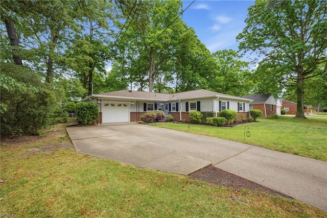 18 Ridgewood PW, Newport News, VA 23608