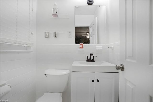 18 Ridgewood PW, Newport News, VA 23608