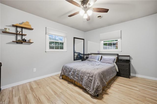 18 Ridgewood PW, Newport News, VA 23608