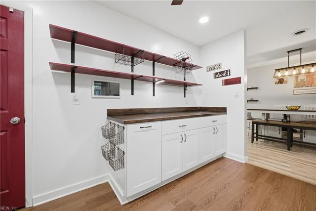 18 Ridgewood PW, Newport News, VA 23608