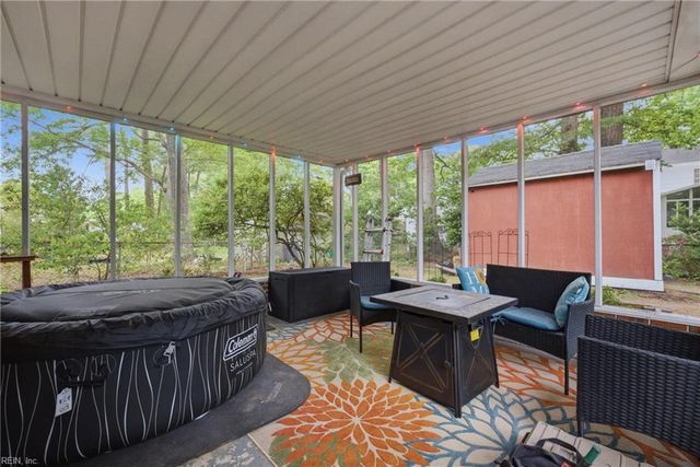 18 Ridgewood PW, Newport News, VA 23608