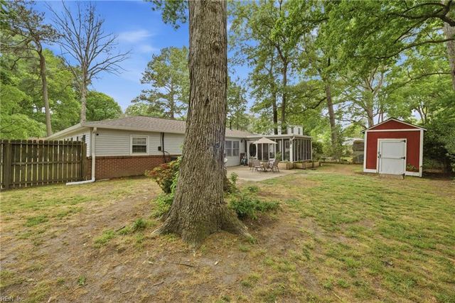 18 Ridgewood PW, Newport News, VA 23608